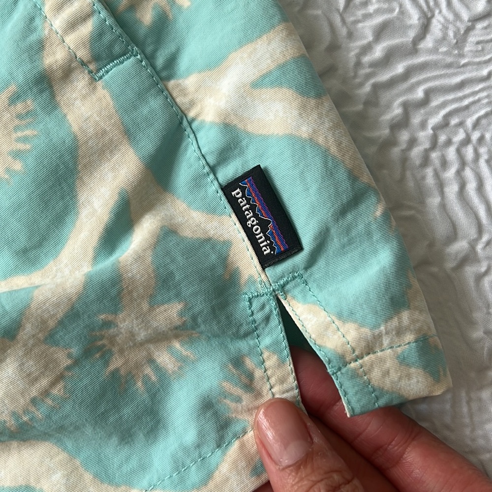 Patagonia NWT Woman’s Barely Baggies Shorts Size XL - Picture 2 of 8